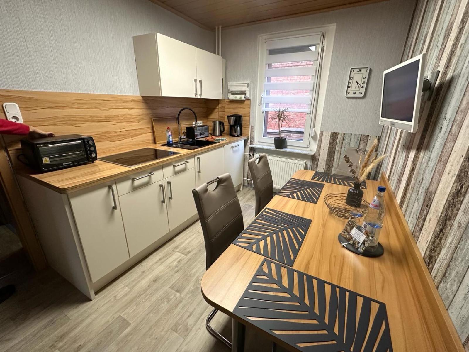 Christels Ferienwohnung 2 In Thale Mit Ueberdachter Terrasse, Kueche Mit Tv & Geschirrspueler Eksteriør bilde